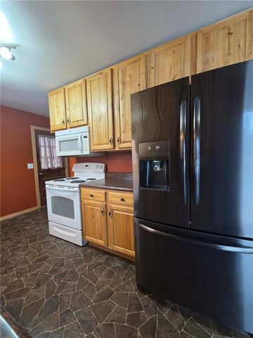 904 S 5th Street, Savannah, MO 64485