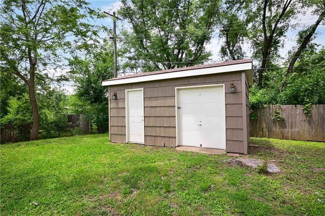 704 S Cedar Street, Belton, MO 64012