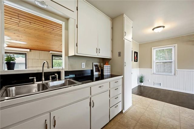 704 S Cedar Street, Belton, MO 64012