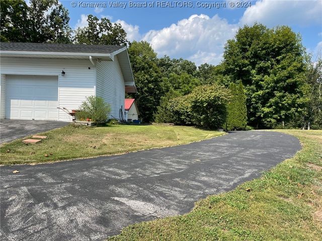 545 Twistabout Road, Procious, WV 25164