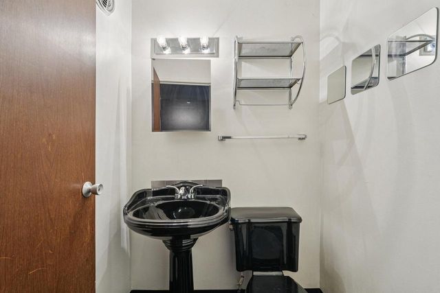 9211 N 70th STREET, Milwaukee, WI 53223