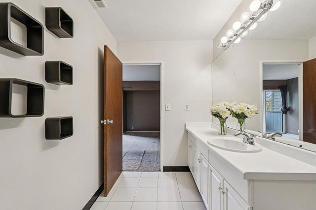 9211 N 70th STREET, Milwaukee, WI 53223