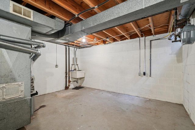 9211 N 70th STREET, Milwaukee, WI 53223