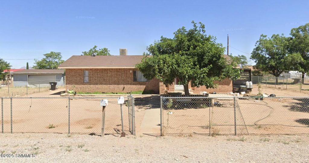 9229 Higgins Lane, Las Cruces, NM 88011