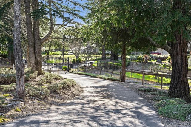 1014 Stonedge Dr, Napa, CA 94558