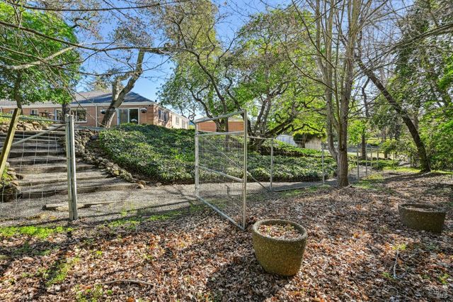 1014 Stonedge Dr, Napa, CA 94558