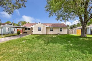 403 Piping Rock Dr Drive, Highlands, TX 77562