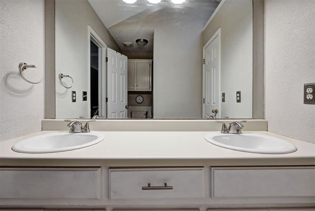8301 NW 105th Terrace, Oklahoma City, OK 73162