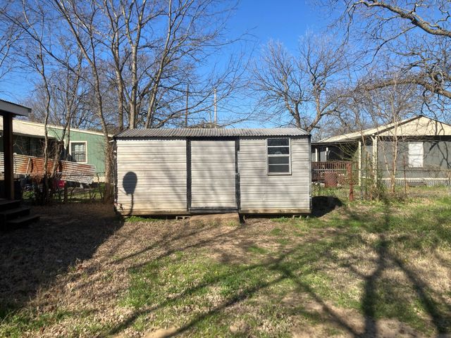 307 W Sherman Street, Bells, TX 75414