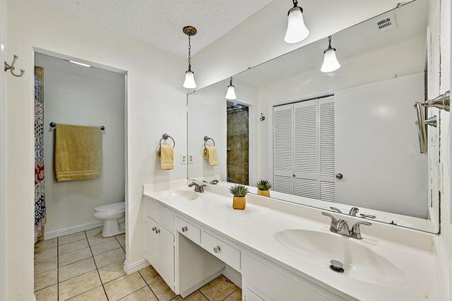 3707 Tarragona LN, Austin, TX 78727