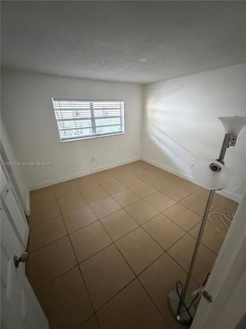 1735 W 60th St M201, Hialeah, FL 33012