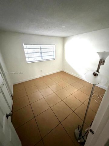 1735 W 60th St M201, Hialeah, FL 33012