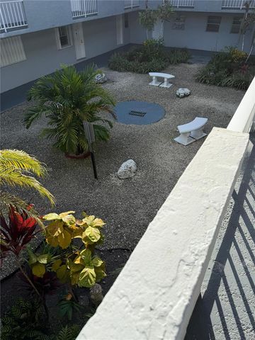 1735 W 60th St M201, Hialeah, FL 33012