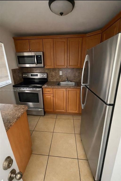 1735 W 60th St M201, Hialeah, FL 33012