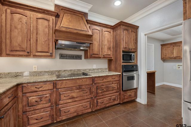 710 Willowood St., Longview, TX 75604