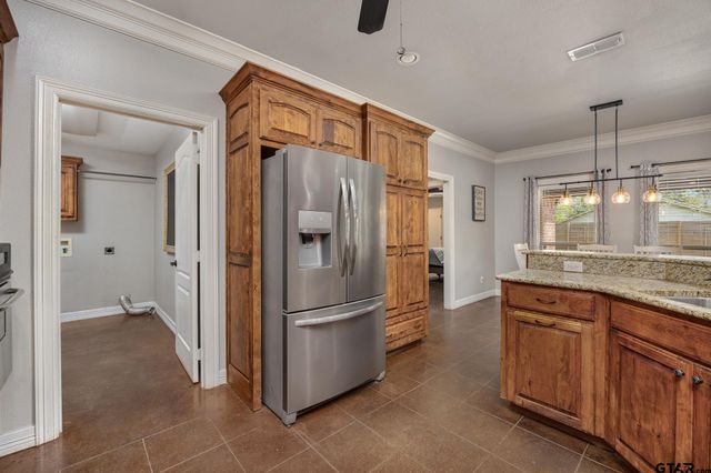 710 Willowood St., Longview, TX 75604