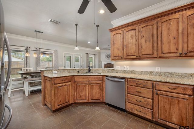 710 Willowood St., Longview, TX 75604