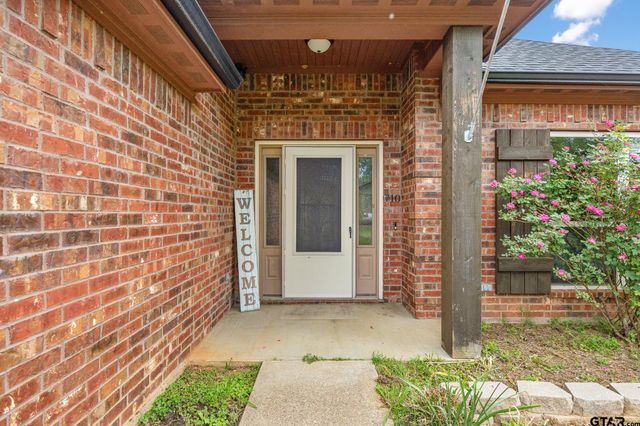 710 Willowood St., Longview, TX 75604