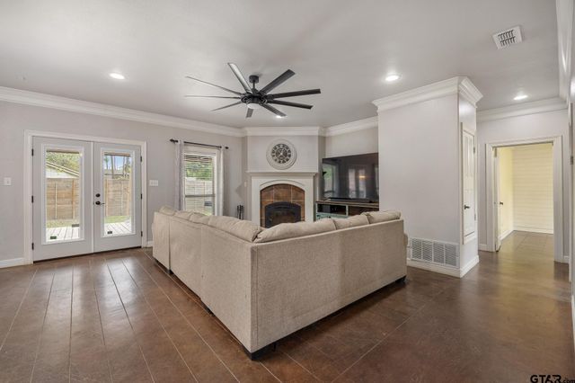 710 Willowood St., Longview, TX 75604