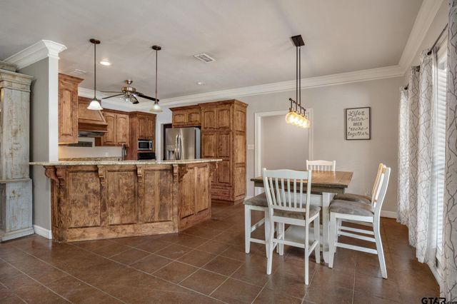 710 Willowood St., Longview, TX 75604