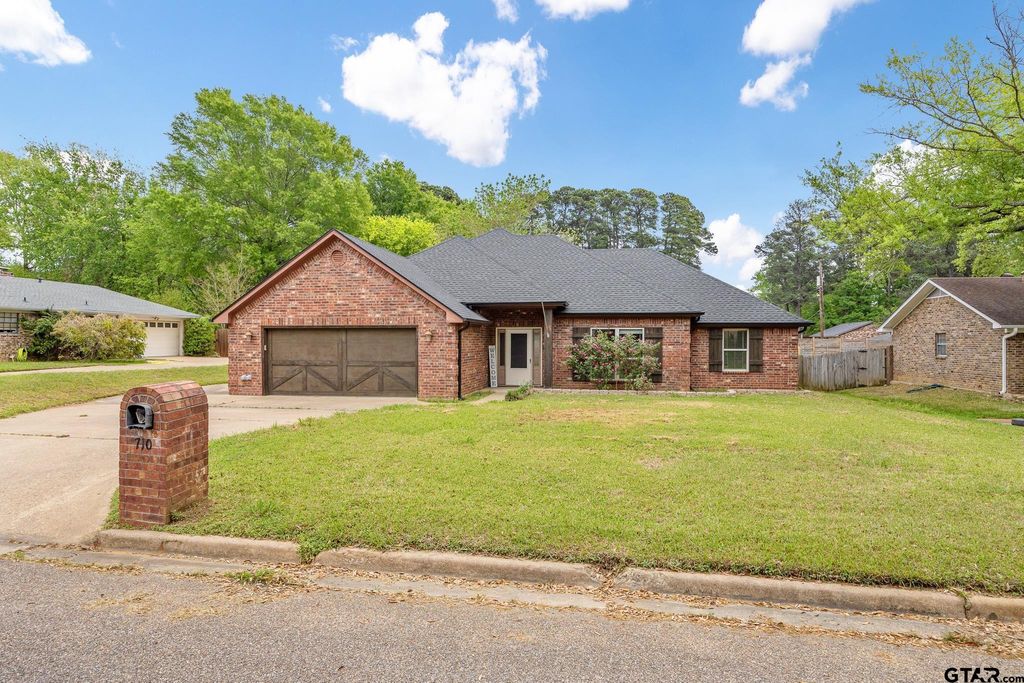 710 Willowood St., Longview, TX 75604