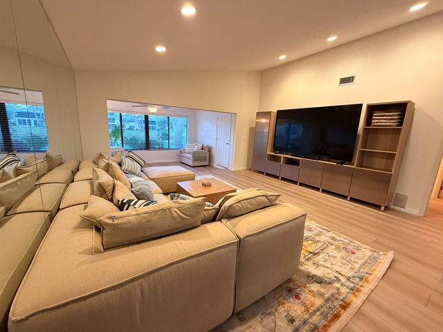 24 WESTGATE Lane 24A, Boynton Beach, FL 33436