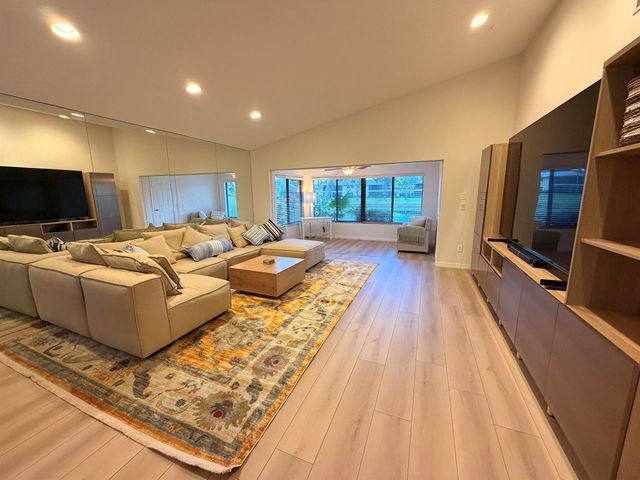 24 WESTGATE Lane 24A, Boynton Beach, FL 33436