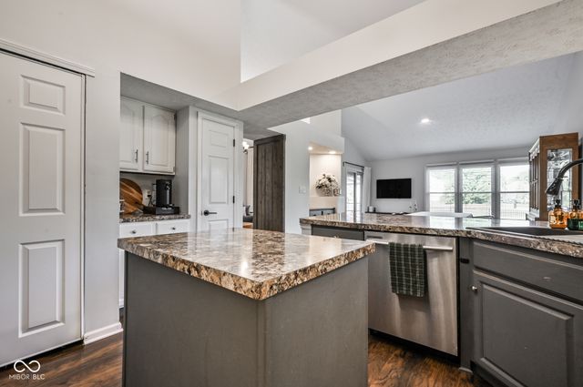 8888 Pine Tree Boulevard, Indianapolis, IN 46256