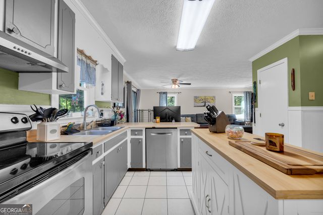 213 Hidden Lakes Drive, Toccoa, GA 30577