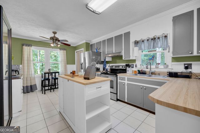 213 Hidden Lakes Drive, Toccoa, GA 30577