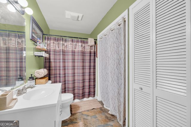 213 Hidden Lakes Drive, Toccoa, GA 30577