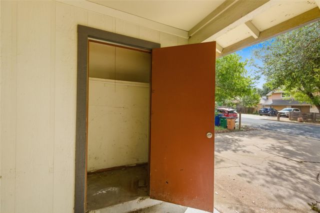 2412 Burleson CT A, Austin, TX 78741