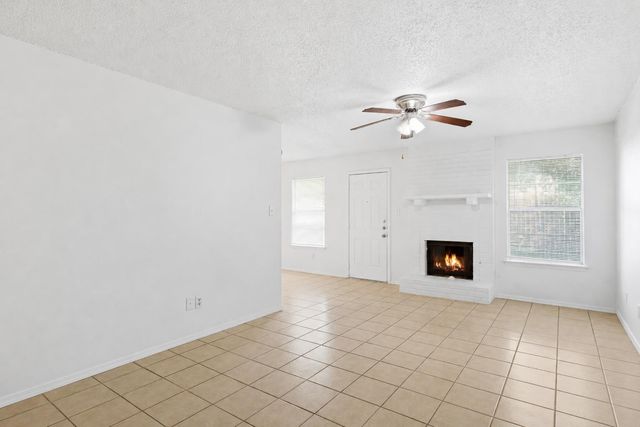 2412 Burleson CT A, Austin, TX 78741