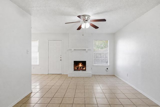 2412 Burleson CT A, Austin, TX 78741