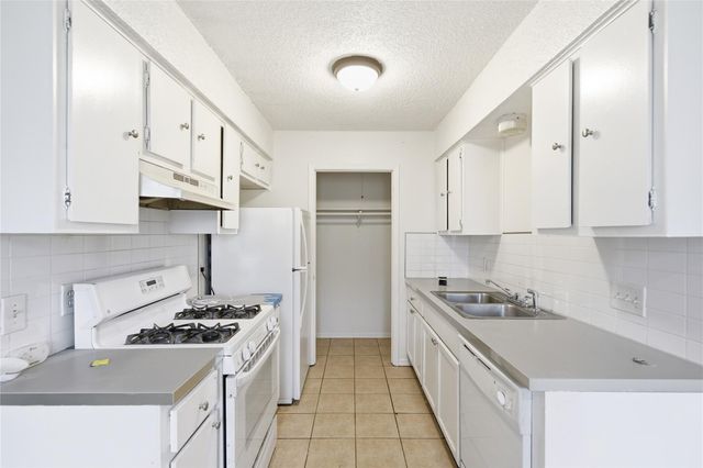 2412 Burleson CT A, Austin, TX 78741