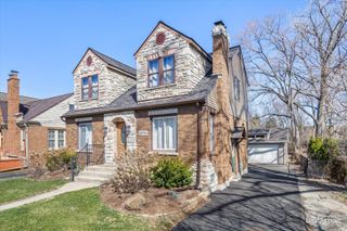 28W608 Ray Street, Warrenville, IL 60555