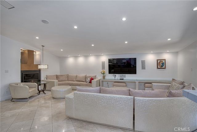 4760 Corbin Avenue, Tarzana, CA 91356