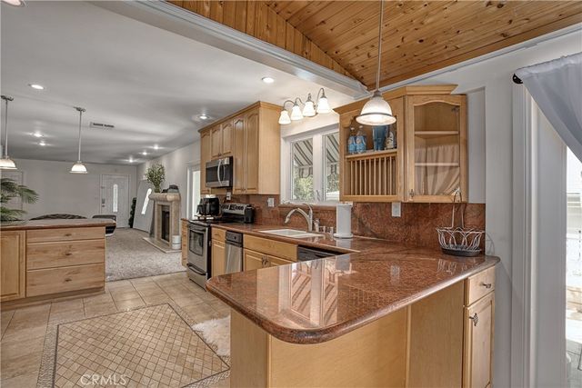 4760 Corbin Avenue, Tarzana, CA 91356
