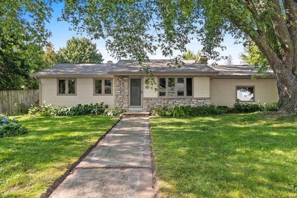 2272 BALSAM WAY, Green Bay, WI 54313