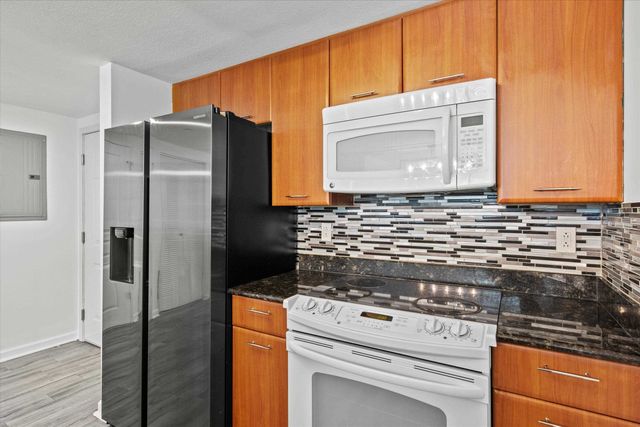 300 S Duval St Unit 602, Tallahassee, FL 32301