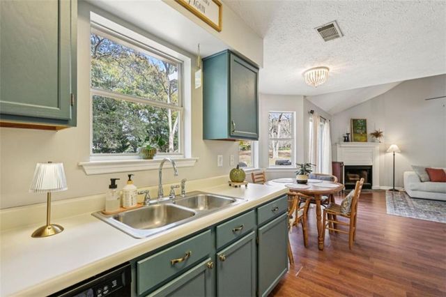 296 Mcintosh Trail, Sharpsburg, GA 30277