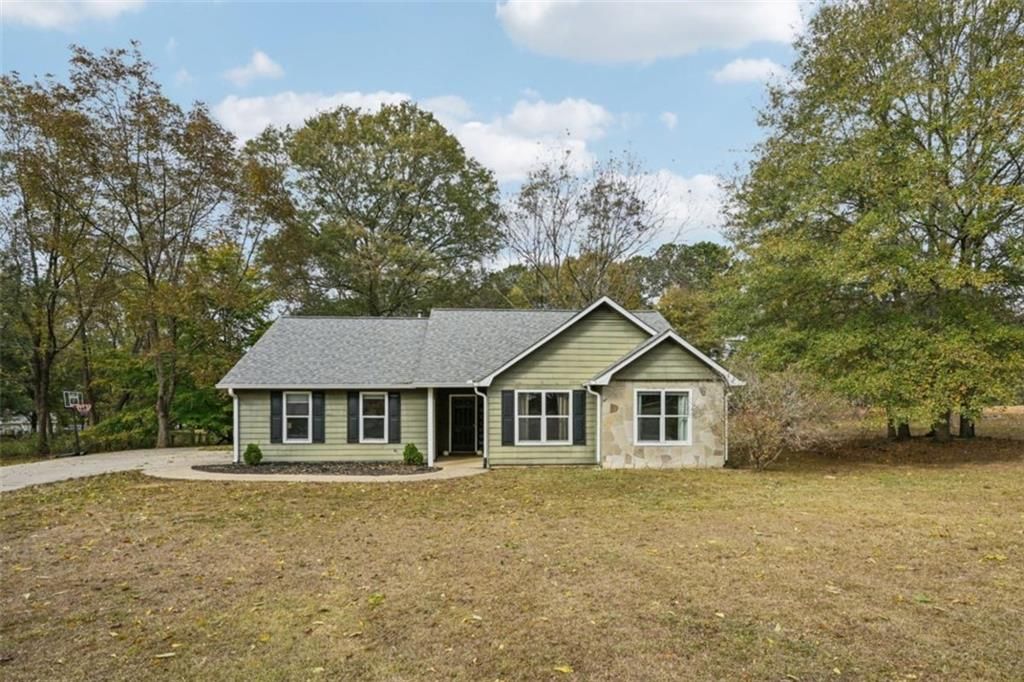 296 Mcintosh Trail, Sharpsburg, GA 30277