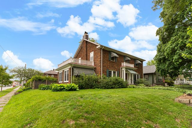 2735 Scott Street, Davenport, IA 50803