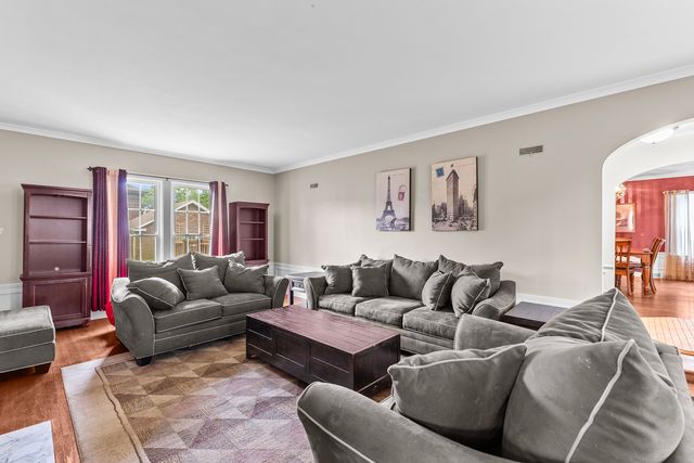 2735 Scott Street, Davenport, IA 50803