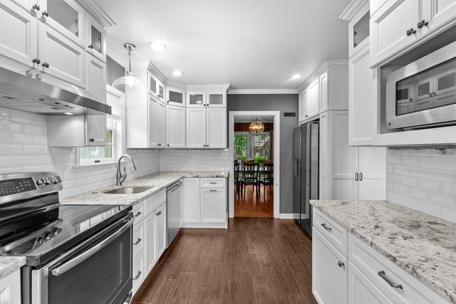 2735 Scott Street, Davenport, IA 50803