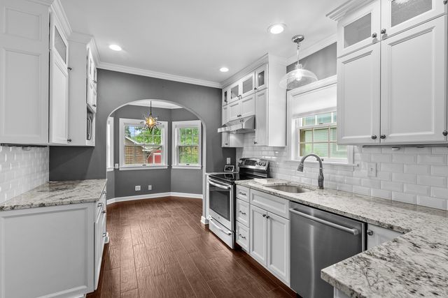 2735 Scott Street, Davenport, IA 50803