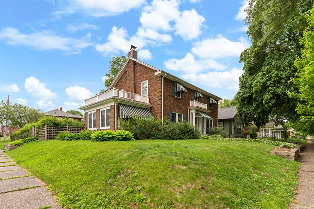 2735 Scott Street, Davenport, IA 50803