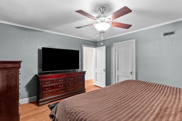 2735 Scott Street, Davenport, IA 50803