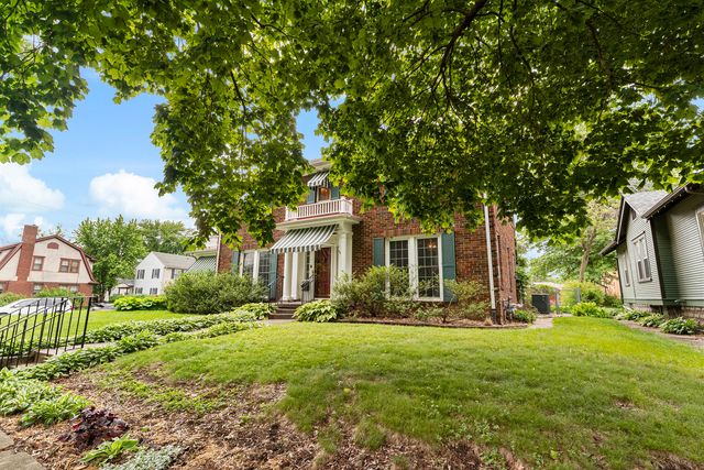 2735 Scott Street, Davenport, IA 50803