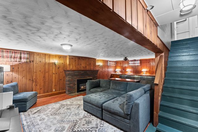 2735 Scott Street, Davenport, IA 50803